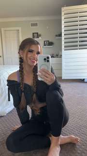 Brooke Monk feet photo thumbnail