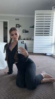 Brooke Monk feet photo thumbnail
