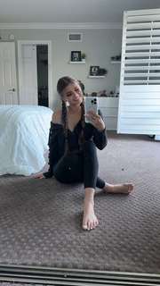 Brooke Monk feet photo thumbnail