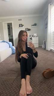 Brooke Monk feet photo thumbnail