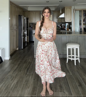 Brooke Monk feet photo thumbnail