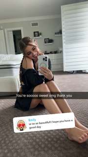 Brooke Monk feet photo thumbnail