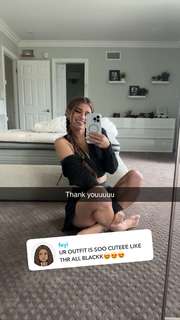 Brooke Monk feet photo thumbnail