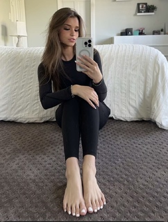 Brooke Monk feet photo thumbnail