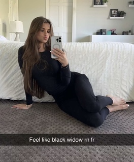 Brooke Monk feet photo thumbnail