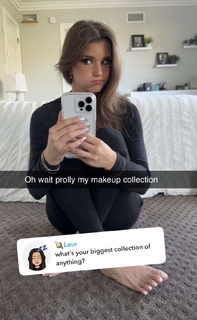 Brooke Monk feet photo thumbnail