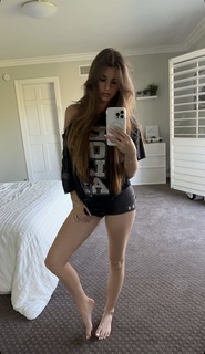 Brooke Monk feet photo thumbnail