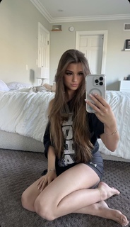 Brooke Monk feet photo thumbnail