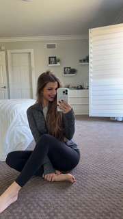 Brooke Monk feet photo thumbnail