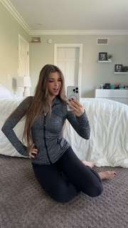 Brooke Monk feet photo thumbnail