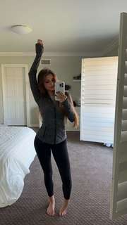 Brooke Monk feet photo thumbnail