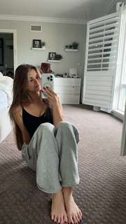 Brooke Monk feet photo thumbnail