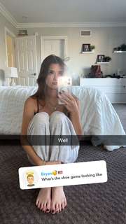 Brooke Monk feet photo thumbnail