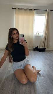 Brooke Monk feet photo thumbnail