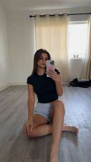 Brooke Monk feet photo thumbnail