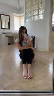 Brooke Monk feet photo thumbnail