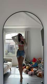 Brooke Monk feet photo thumbnail