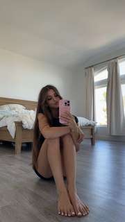 Brooke Monk feet photo thumbnail