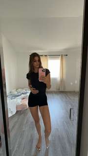 Brooke Monk feet photo thumbnail