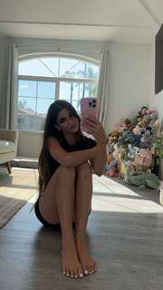 Brooke Monk feet photo thumbnail