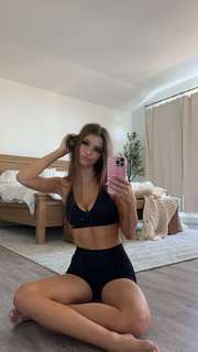 Brooke Monk feet photo thumbnail