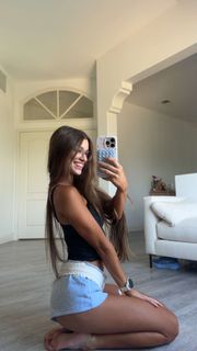 Brooke Monk feet photo thumbnail