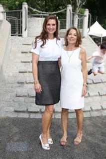 Brooke Shields feet photo thumbnail