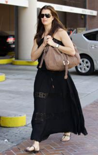 Brooke Shields feet photo thumbnail