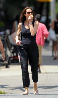 Brooke Shields feet photo thumbnail