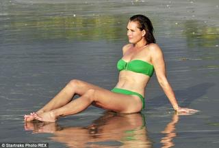 Brooke Shields feet photo thumbnail