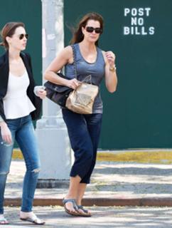 Brooke Shields feet photo thumbnail