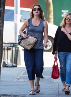 Brooke Shields feet photo thumbnail