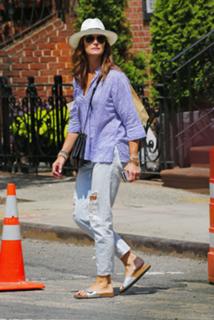 Brooke Shields feet photo thumbnail