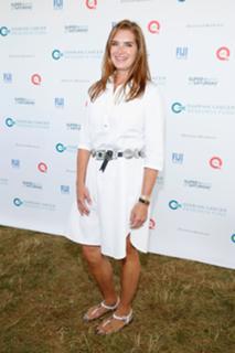 Brooke Shields feet photo thumbnail