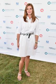 Brooke Shields feet photo thumbnail