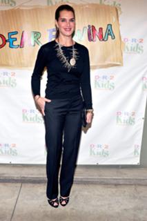 Brooke Shields feet photo thumbnail