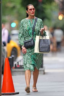 Brooke Shields feet photo thumbnail