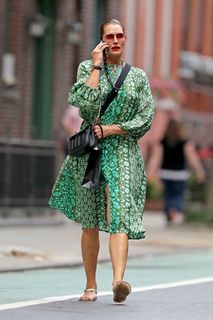 Brooke Shields feet photo thumbnail