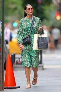 Brooke Shields feet photo thumbnail