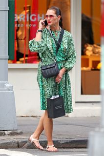 Brooke Shields feet photo thumbnail