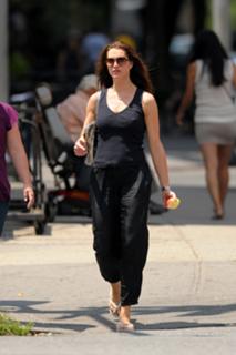 Brooke Shields feet photo thumbnail