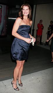 Brooke Shields feet photo thumbnail