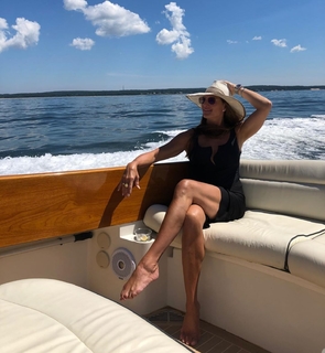 Brooke Shields feet photo thumbnail