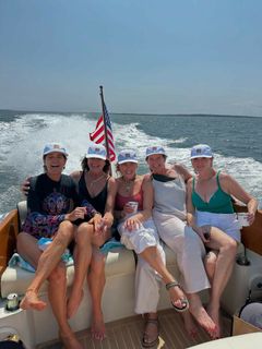 Brooke Shields feet photo thumbnail