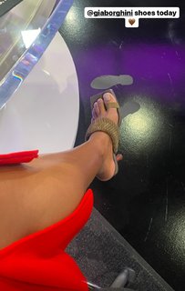 Brooke Thomas feet photo 18
