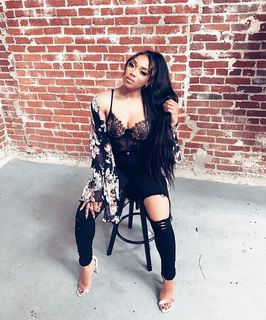 Brooke Valentine feet photo 17