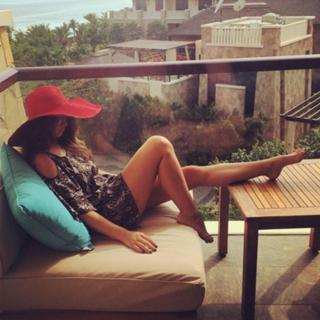 Brooke Vincent feet photo thumbnail