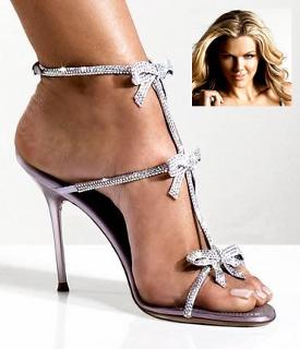 Brooklyn Decker feet photo thumbnail