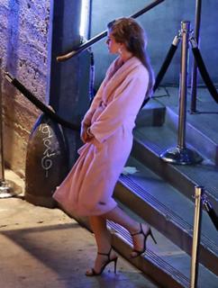 Brooklyn Decker feet photo thumbnail