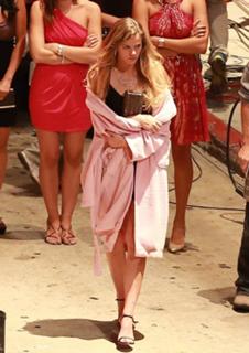Brooklyn Decker feet photo thumbnail